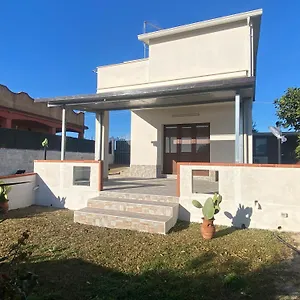  Hébergement de vacances Villetta Immersa Nell'agrumeto